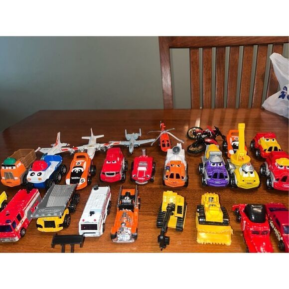 Lot of 45 ERTL, Tonka, Matchbox,Hotwheels, Vintage Cars, Trucks, Planes, etc. M - Picture 5 of 6